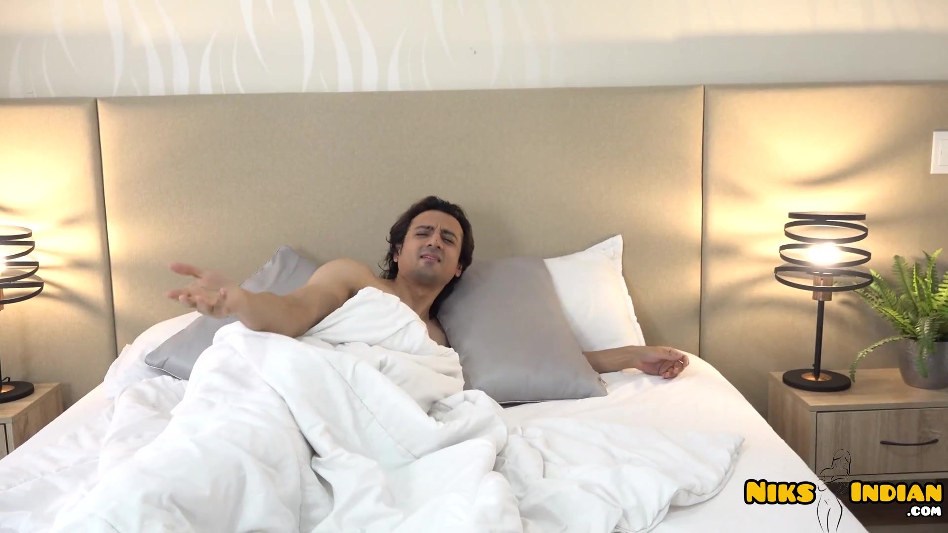 แนวครอบครัวน้องเย็ดพี่ควักกระดอให้พี่สาวโม๊คอมมิดลำจนอ๊อก เย็ดจนพี่สาวร้องครวญคราง แล้วชักน้ำเงี่ยนพุ่งแตกกระจาย