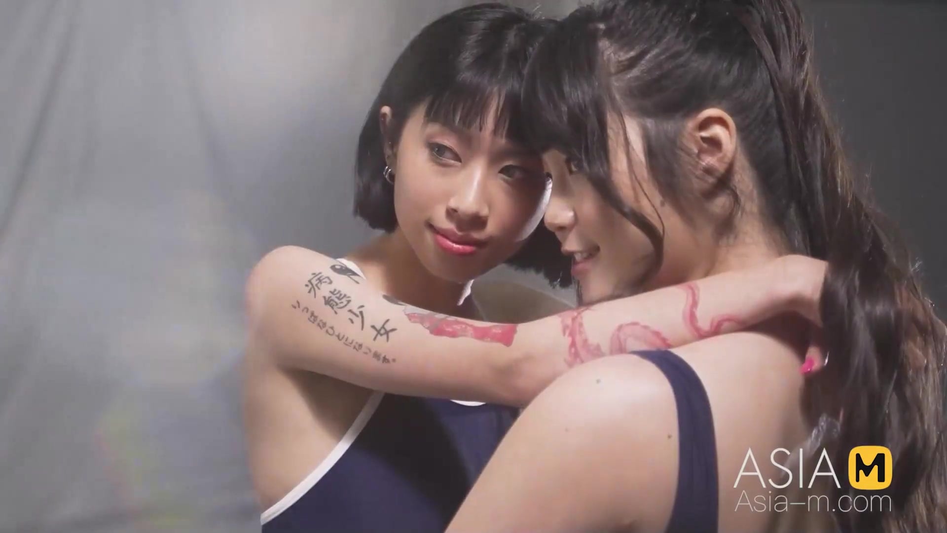 สวิงกิ้งขอบสระท้าทายสายตาคนดู เงี่ยนเต็มพิกัด